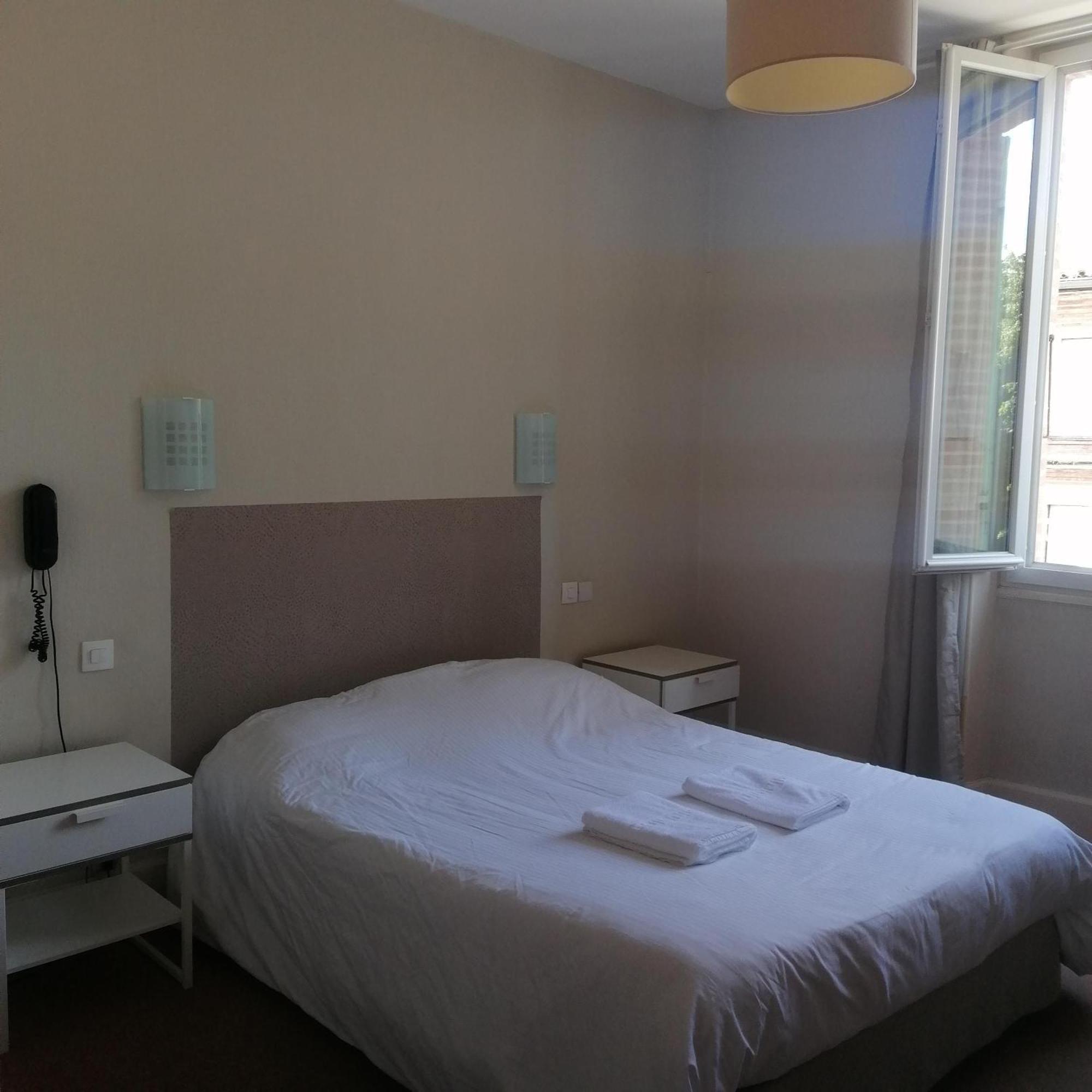Hotel Le Normandy Beaumont-de-Lomagne Esterno foto