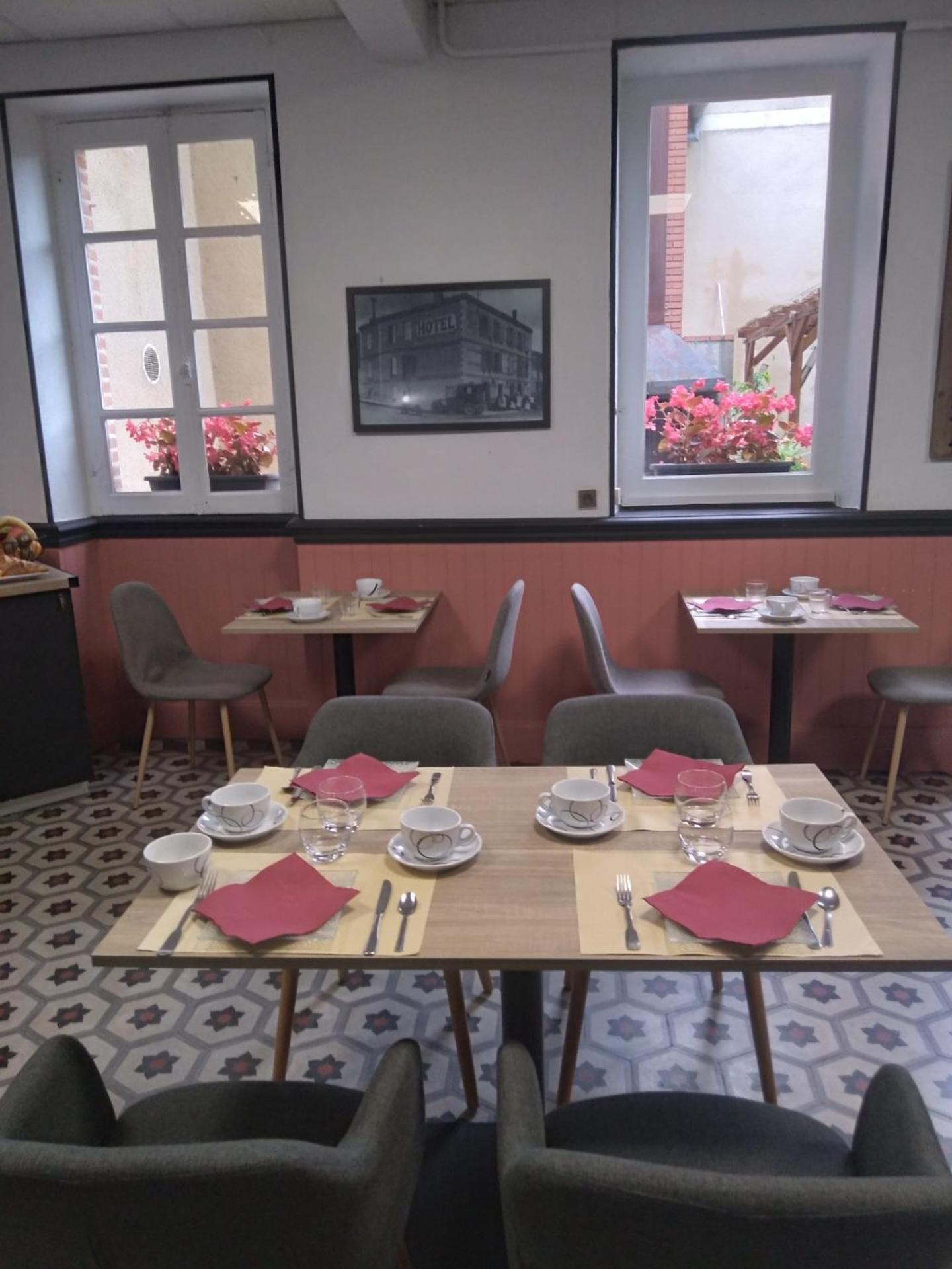 Hotel Le Normandy Beaumont-de-Lomagne Esterno foto