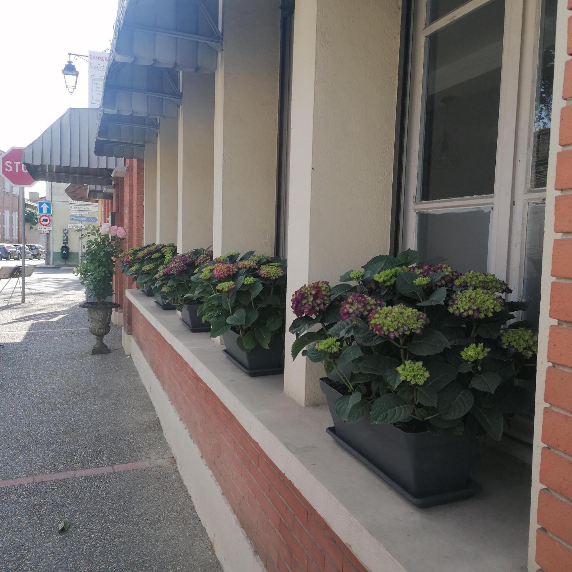 Hotel Le Normandy Beaumont-de-Lomagne Esterno foto