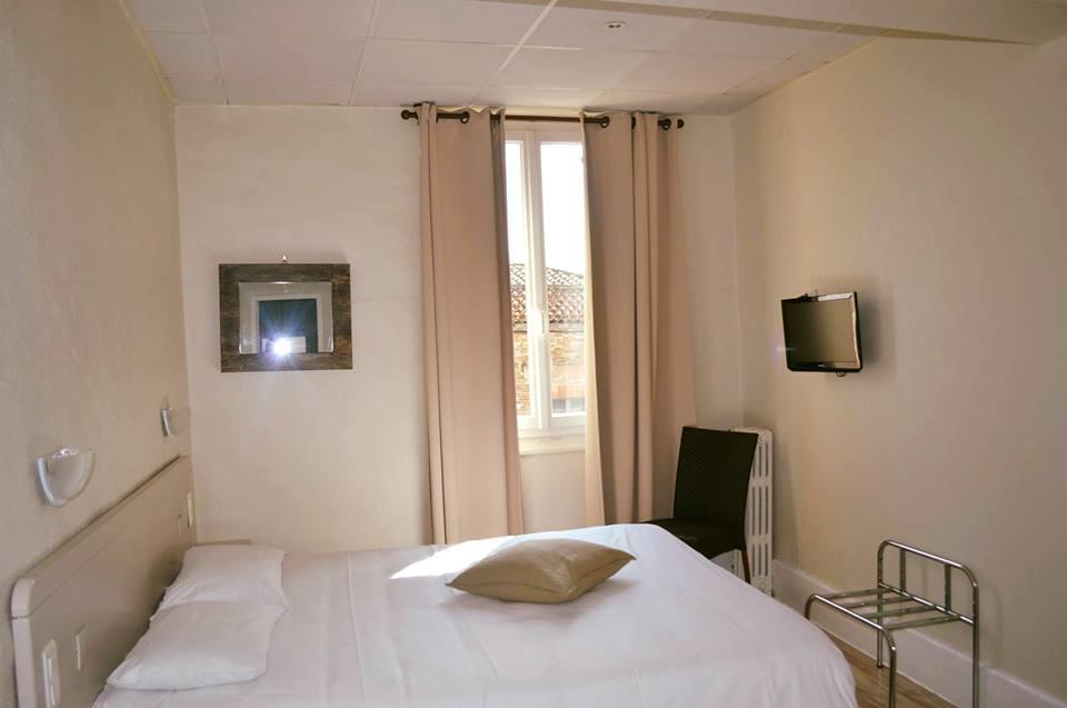 Hotel Le Normandy Beaumont-de-Lomagne Esterno foto